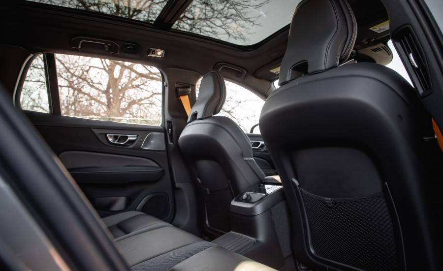 Интерьер Volvo V60 T8 Polestar Engineered 2019 года  (NA) (фото 23 из 26)